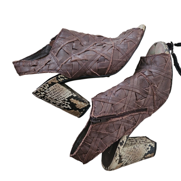 Django & Juliette Australian Leather Heel Sandals - Picture 3 of 12